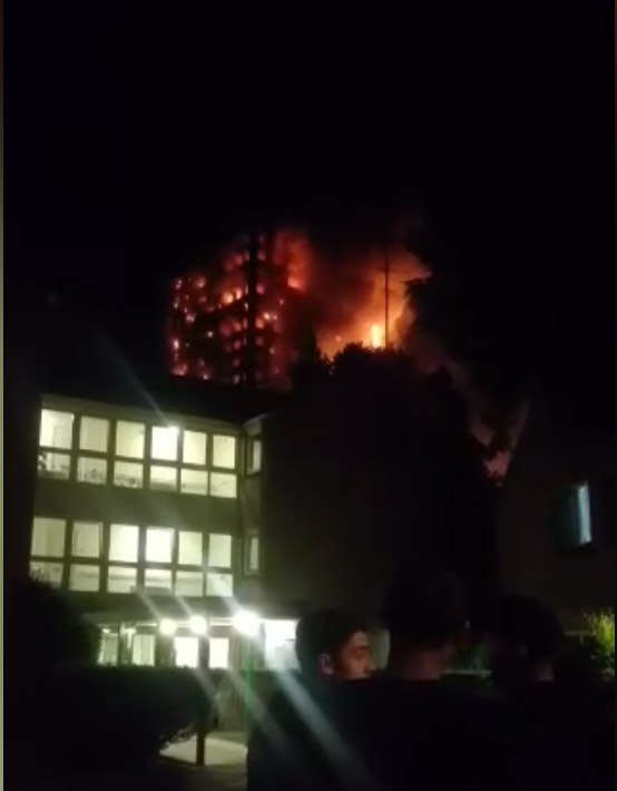 İngileter'de dehşet! Londra'da 27 katlı 120 daireli bina alev alev yanıyor