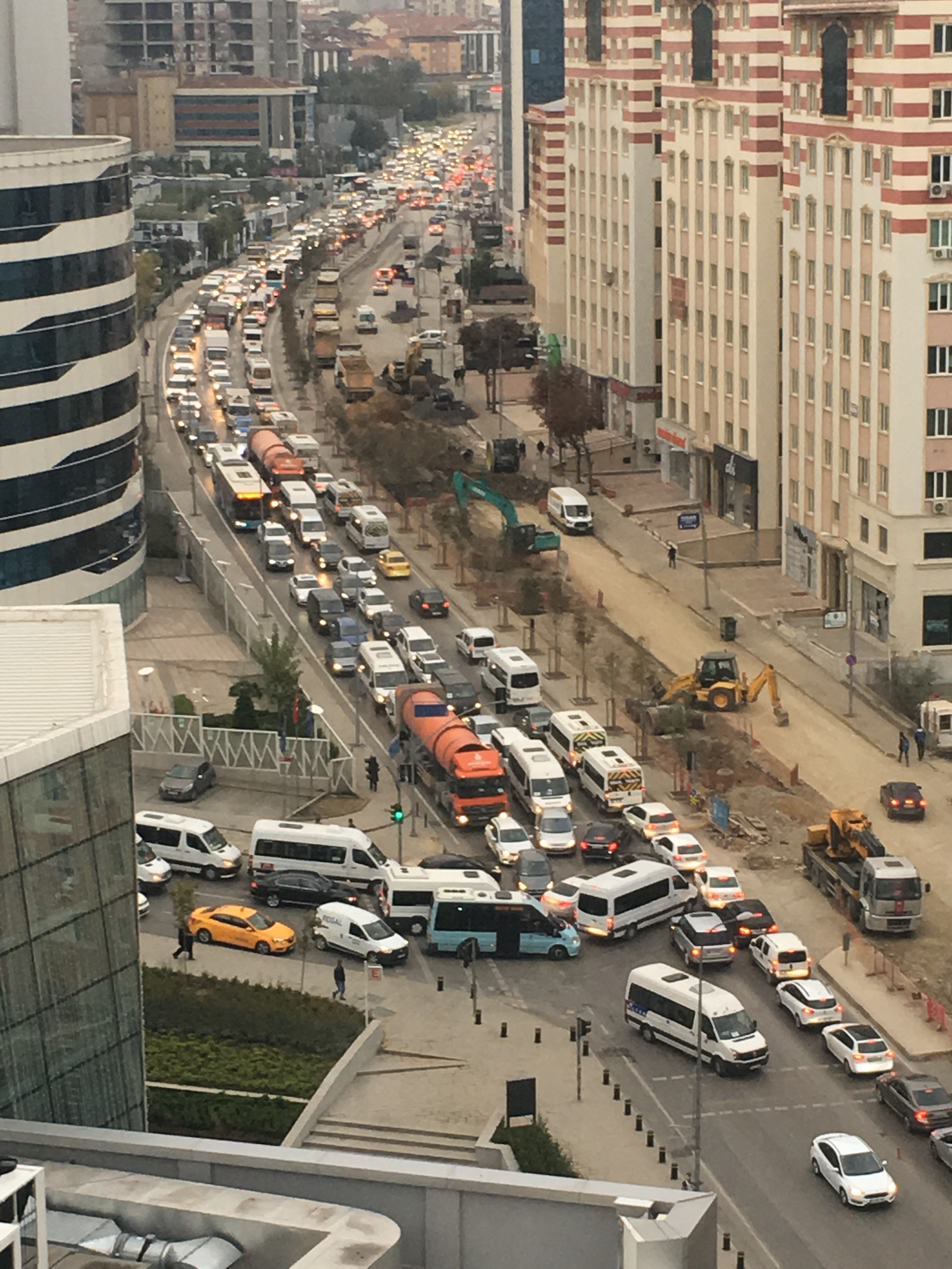 Ümraniye'de İSKİ alt yapı çalışması çilesi isyan ettirdi