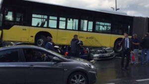 İstanbul Acıbadem'de feci Metrobüs kazası! İlk görüntüler gelmeye başladı