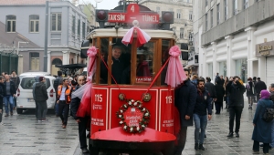 İstanbul'un nostaljik tramvayı çalışmaya başladı