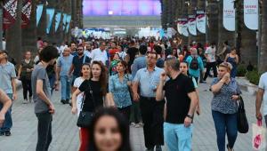 87. İzmir Enternasyonal Fuarı en yoğun dönemlerinden birini yaşadı