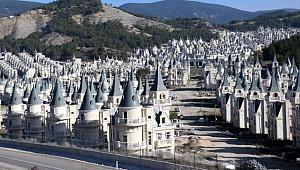 732 adet şato tipi villa olarak tasarlanan Burj Al Babas projesi hakkında flaş karar