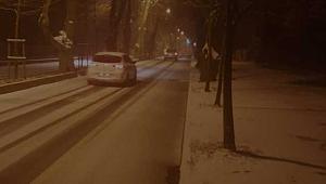 İstanbul beyaza büründü! Kar yağışı etkili oluyor...
