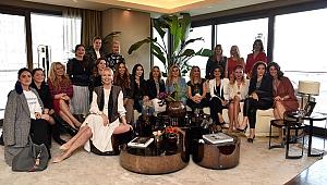 Siren Ertan Büyükyalı Fendi Casa’nın şık dairesinde dostlarını ağırladı