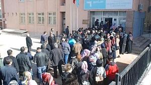 İnşaat sektöründe 53 bin kişi işsiz kaldı.