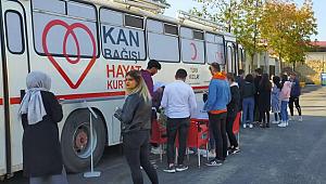 Trabzon'da öğrenci ve öğretmenlerden kan bağışı