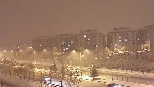 Beklenen kar yağdı, İstanbul beyaza büründü!