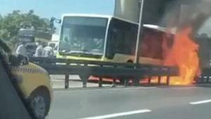 Son dakika: İstanbul'da metrobüs yangını