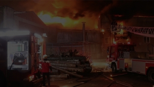 Sakarya Serdivan'da mobilyacılar çarşısında korkutan yangın