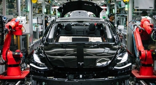 Elon Musk, Tesla'da teslimat rekoru kırdı