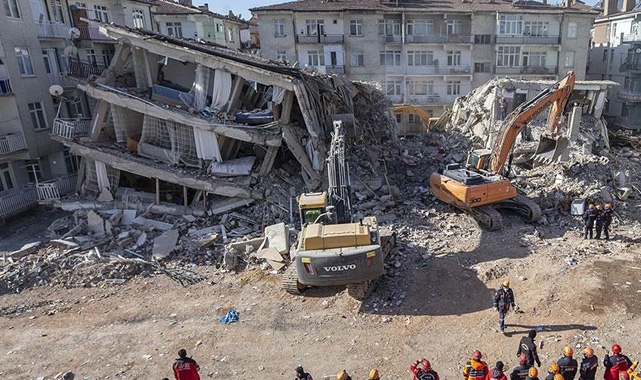 Prof. Dr. Altan, "Eğer acele etmezsek milyonlarca kimse depremde evsiz kalacak"