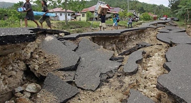 Papua Yeni Gine 7.6 şiddetinde deprem ile sallandı! Deprem görüntüleri korkunç