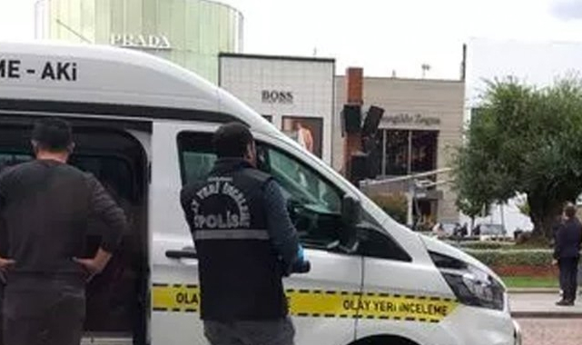 İstanbul'da ünlü AVM'de silahlarla çatıştılar! İstinye Park AVM'de silahlı çatışma çıktı