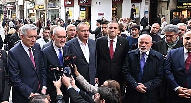 İş Dünyası temsilcileri İstiklal Caddesi'nde teröre lanet okudu