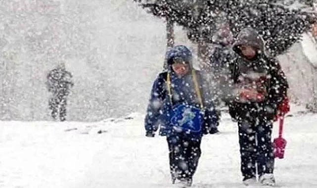 Vali Yerlikaya İstanbul kar tatili müjdesini verdi! Milyonlarca öğrenciye yarın kar tatili başlıyor