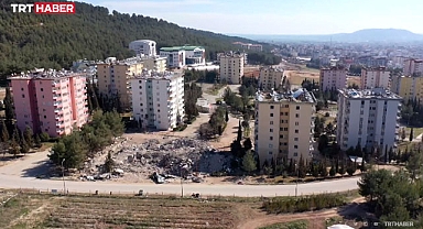 Adıyaman'da 13 bloklu Narlıkuyu Sitesinde yıkılan tek blokta kolonlar kesildi iddiası