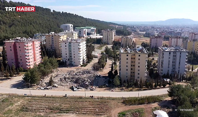 Adıyaman'da 13 bloklu Narlıkuyu Sitesinde yıkılan tek blokta kolonlar kesildi iddiası