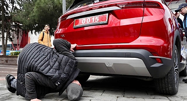 Bakan Varank'ın Togg T10X makam aracı büyük ilgi gördü