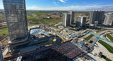 V Metroway AVM önünde yer alan Kayaşehir Metro hattı hizmete açıldı