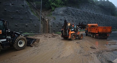 Bolu Dağı Tüneli yolunu kullananlar dikkat! Bolu'da zor saatler yollar trafiğe kapandı