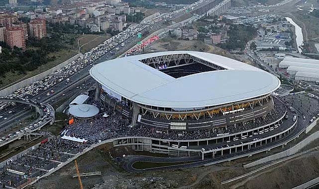 Galatasaray yeni isim sponsorundan 5 yıllığına alacağı para belli oldu