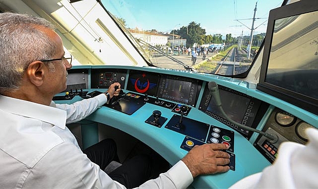 Sakarya'da üretilen Milli Elektrikli Tren projesinde 3. set raylarda test ediliyor