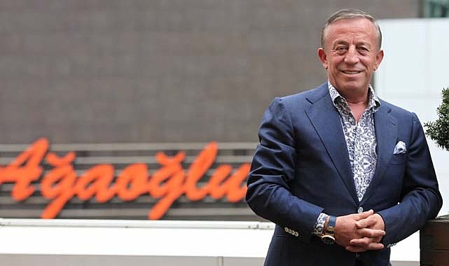 Ali Ağaoğlu, sevgilisine aldığı 275 bin TL'lik Mercedes ile gündemde