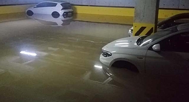 İstanbul'da o AVM otoparkı sel sularına teslim oldu