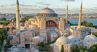 Ayasofya için kritik kararı Bakan Ersoy açıkladı! Ücretli oluyor...