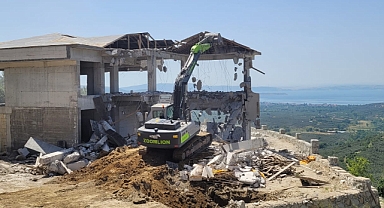 Erdek'te kaçak yapılar böyle yıkıldı!