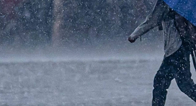 İstanbul hava durumu AKOM, İstanbul'a saat vererek uyardı: Çok kuvvetli sağanak yağmur geliyor