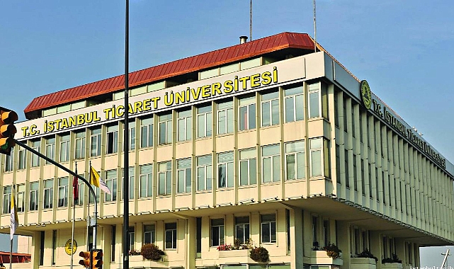 Eminönü'deki 6 katlı eski İTO binasında yıkım başladı