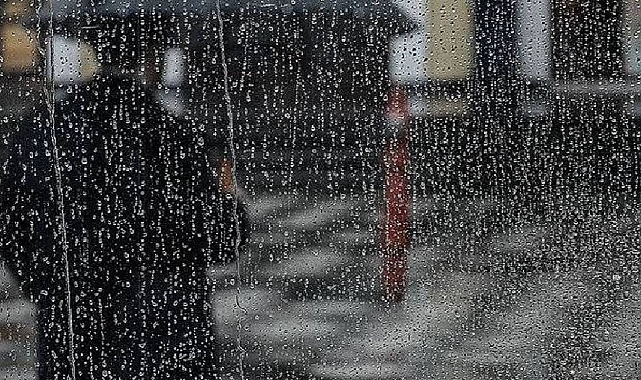İstanbul'da beklenen sağanak yağış etkisini sürdürüyor! Son dakika hava durumu İstanbul için güncellendi