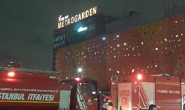 Ümraniye Metrogarden AVM'de yangın!