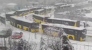 İstanbul'da tüm ilçelerde eğitime kar tatili! Okullar bir gün tatil edildi...