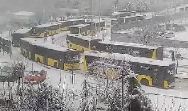 İstanbul'da tüm ilçelerde eğitime kar tatili! Okullar bir gün tatil edildi...