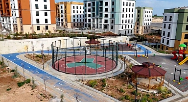 140 daire için TOKİ Adana Sarıçam projesinde evler sahiplerine teslim ediliyor