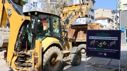 Bursa Gemlik'in kaldırımları düzenleniyor